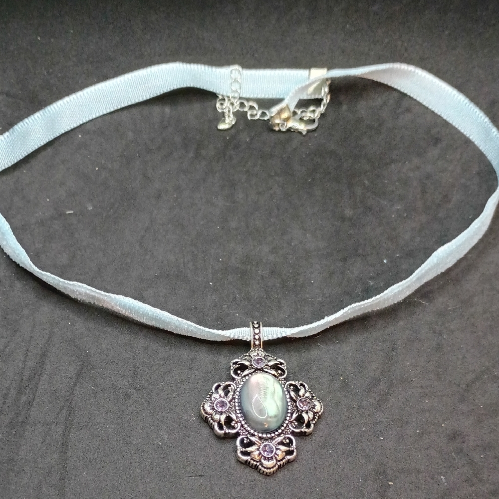 Elegant Silver and Purple Pendant Necklace - Picture 1 of 3